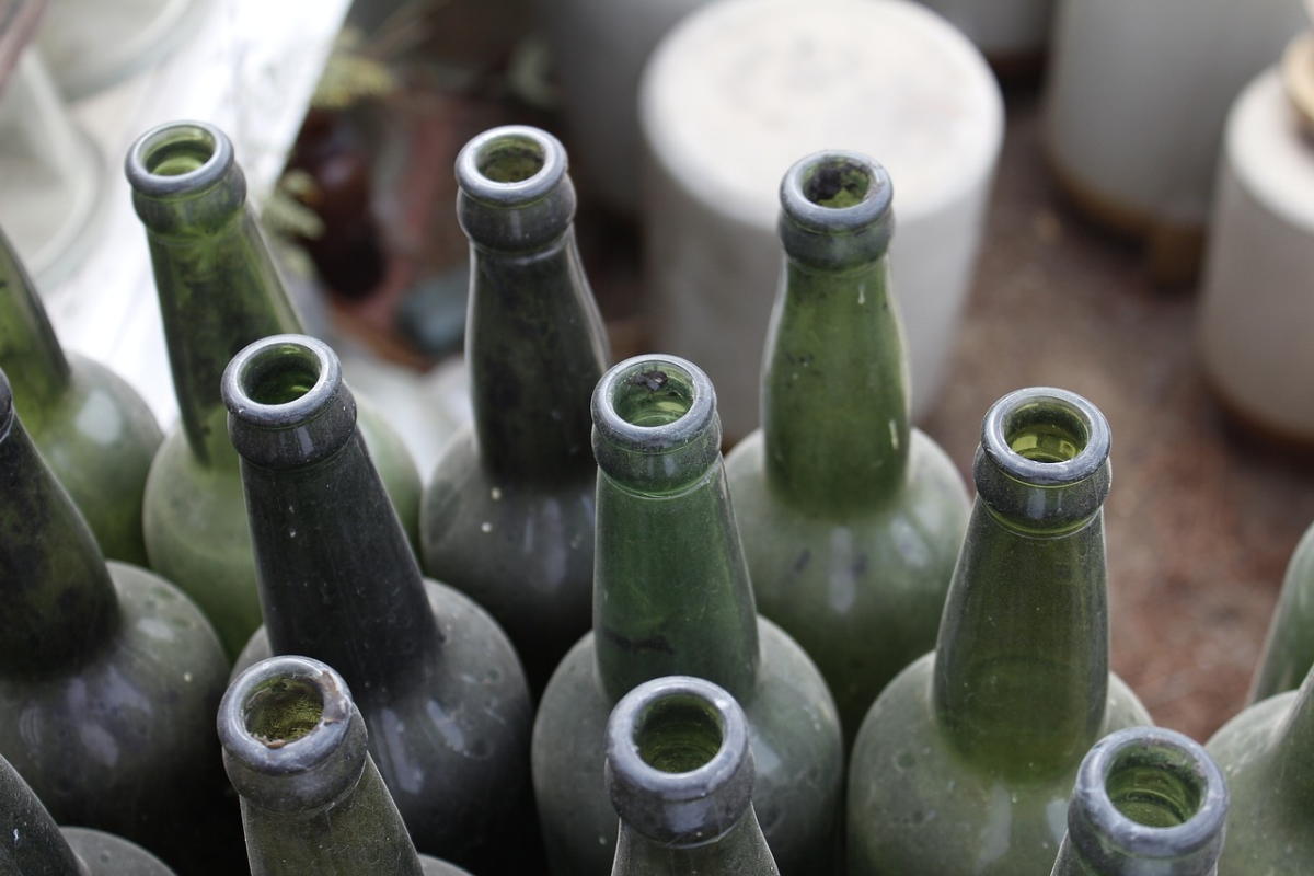 Beitragsbild: Was du mit leeren Weinflaschen anfangen kannst